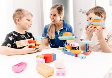Early Start Australia Therapist with two children and blocks.
