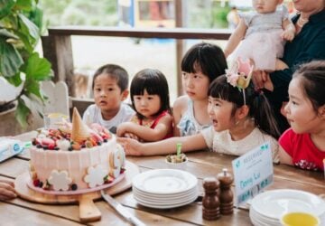 Victoria Park kids parties group of children with birthday cake.