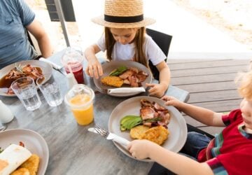 kids eating breakfast at cafe kalina