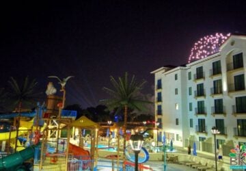 Courtyard Anaheim Theme Park Entrance
