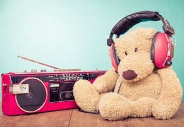 a bear listening to kinderling radio
