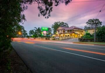 logaan vilage hotel, places to eat in logan