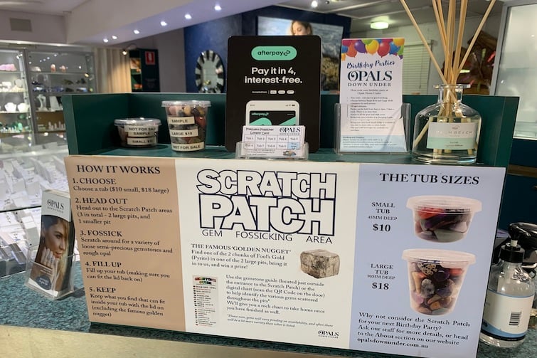 Scratch patch sing at Opals Down Under.