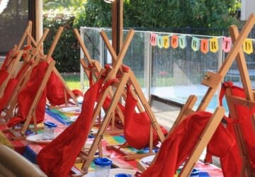 Easels and painting aprons on table